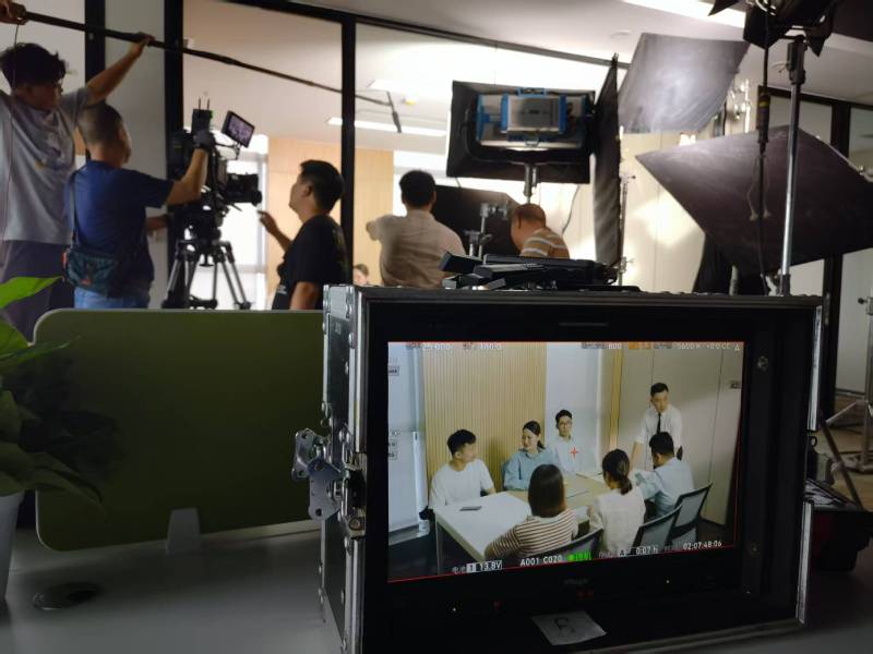 达州TVC拍摄公司：科技产品视觉化大师，诠释未来感与功能美学